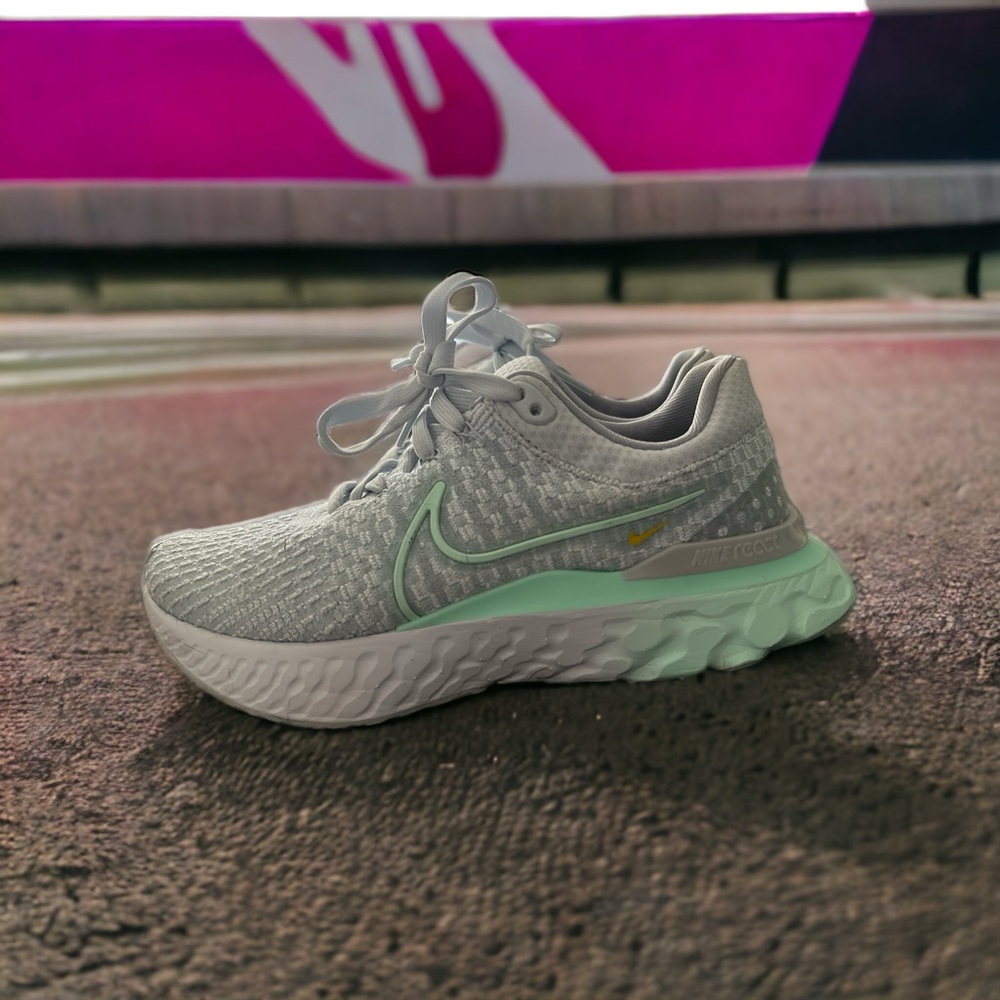 Nike Pegasus Flyknit running shoes